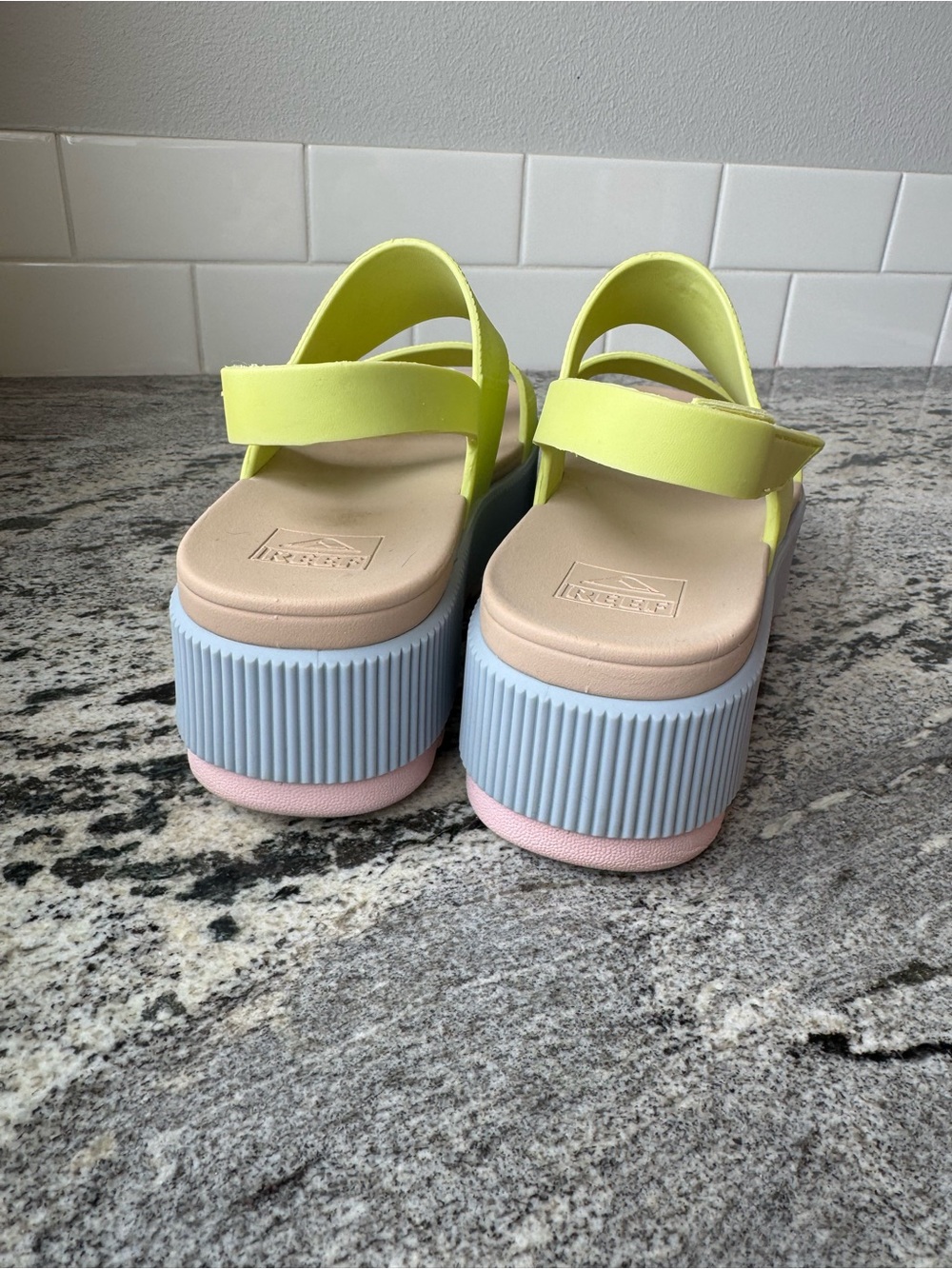 Reef water vista higher platform sandal in Meringue. Size 8. EUC. - Picture 4 of 9
